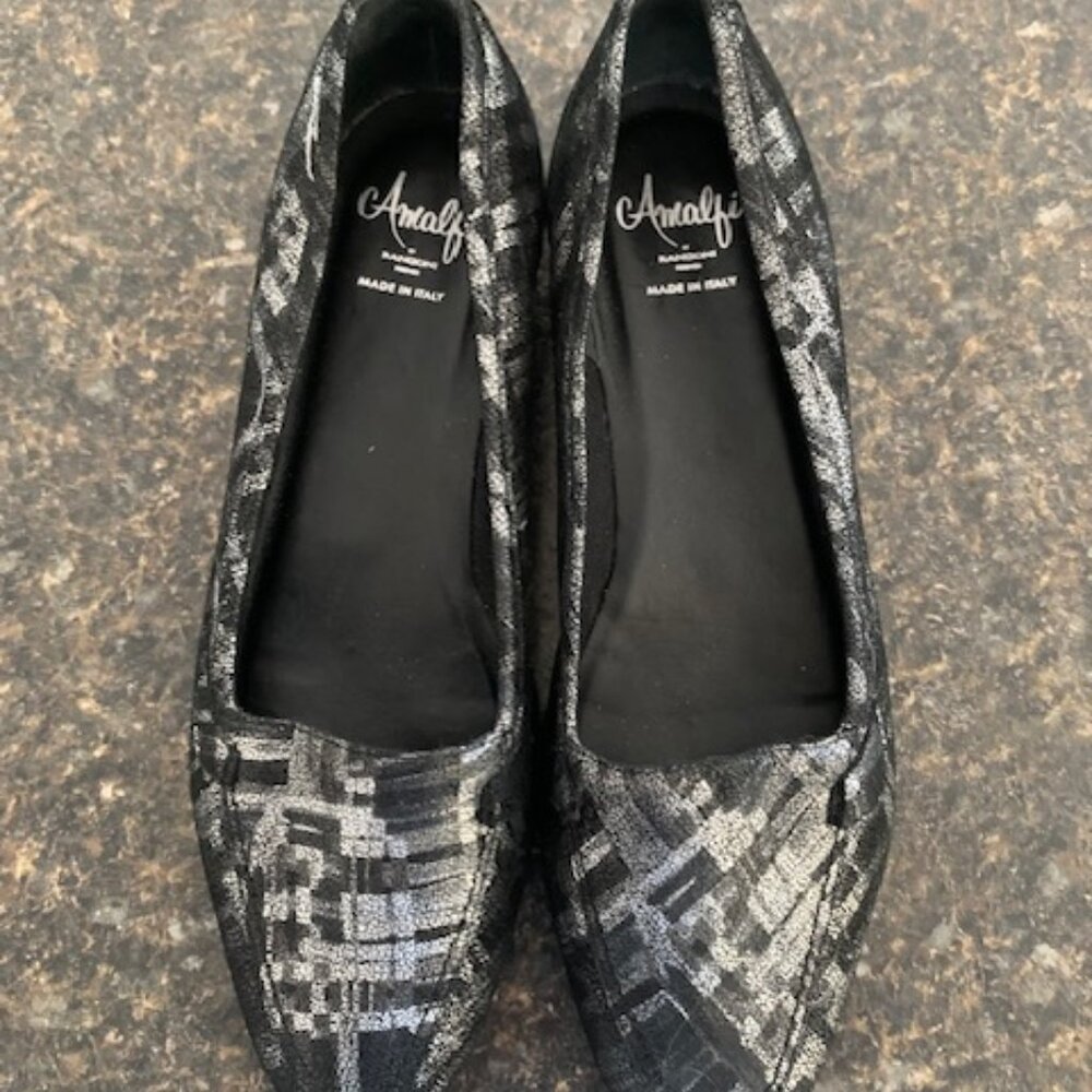 Amalfi by Rangoni  black and silver Italian leather flats 10N